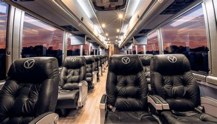 Book Five-Star Luxury Buses For A Hassle-Free Trip From New York To Lawrence