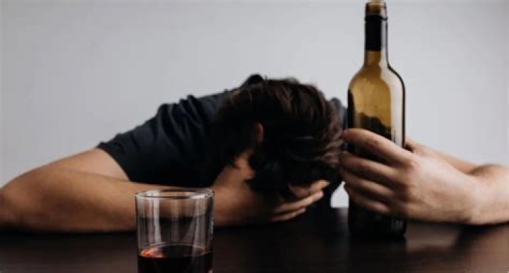 Does Jon Hamm Drink? Uncovering The Truth About His Alcohol Consumption