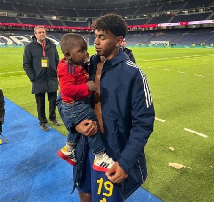 Lamine Yamal's Siblings: Unveiling Family Connections