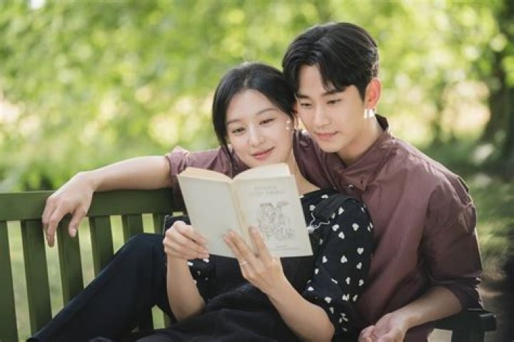 The Chemistry Between Park Bo Gum And Kim So Hyun: A Captivating Duo