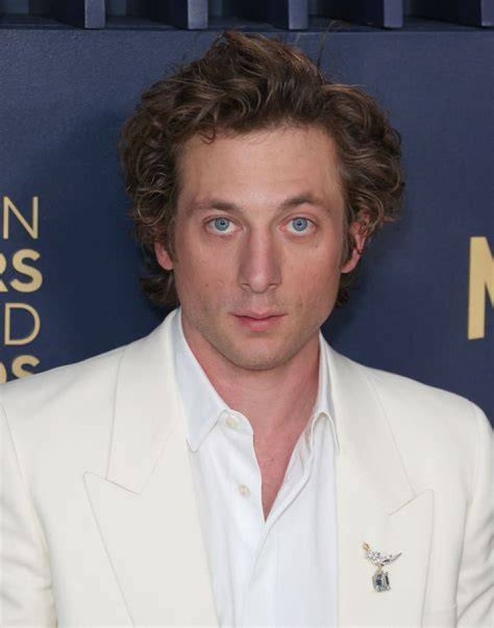 Unveiling The Intriguing Truth About Jeremy Allen White's Height