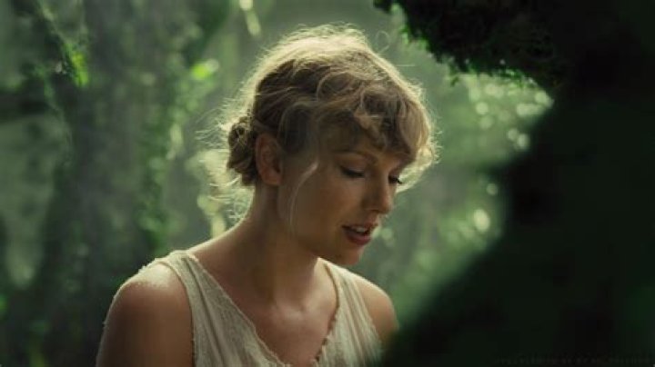Watch Taylor Swift's Mesmerizing 