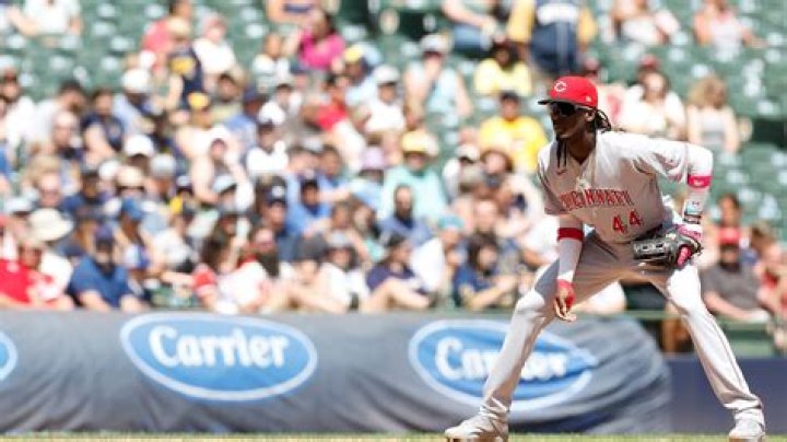 Which Hand Does Elly De La Cruz Throw With? - A Comprehensive Guide